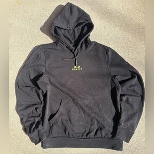 Authentic limited OAKLEY black hoodie SIZE MEDIUM!! Brand newwww